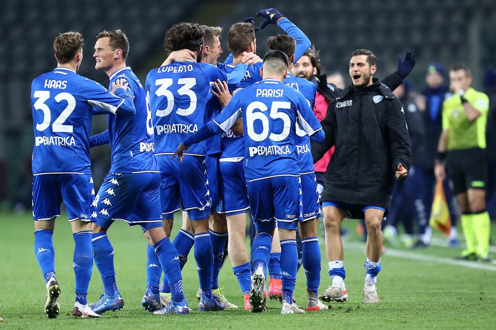 上季伤退的泰勒-格拉斯诺(Tyler Glasnow)迎来春训首秀….